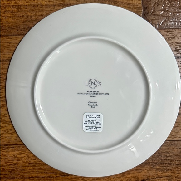 Lenox ~ Poreclain Christmas Snoopy ~ White W/ Multi-Colors Set of 4 Plates ~New - Picture 9 of 15